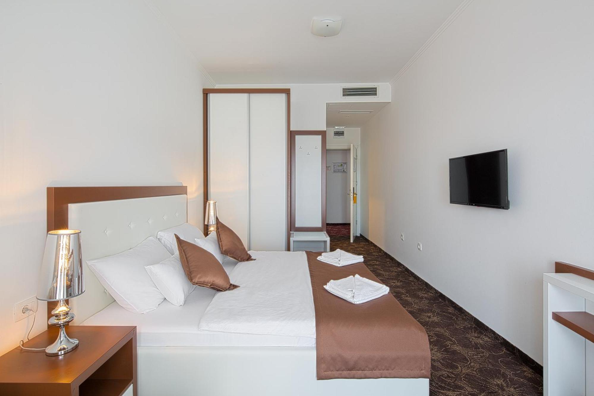 Hotel Pozzo Budva Exteriör bild