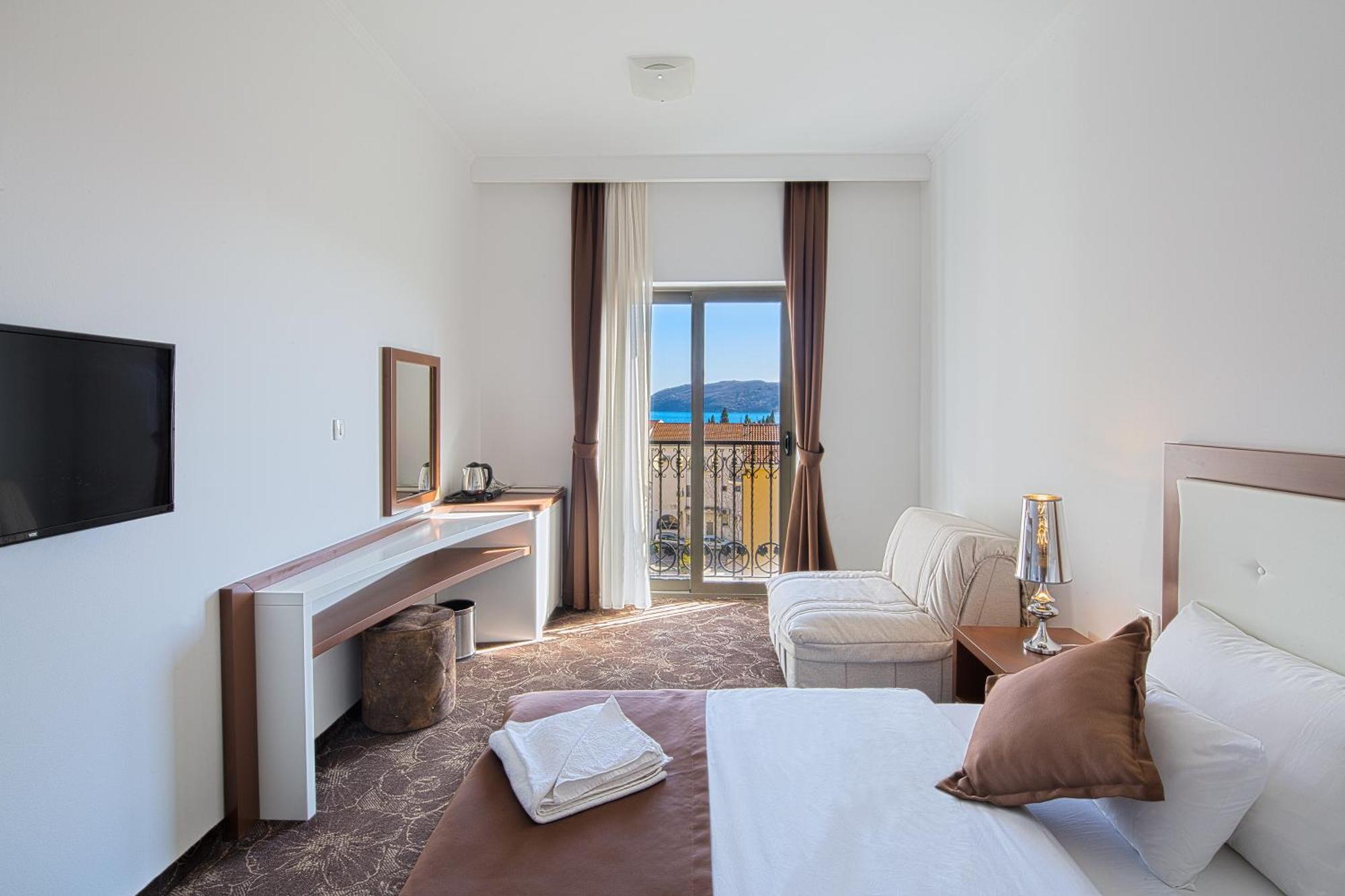 Hotel Pozzo Budva Exteriör bild